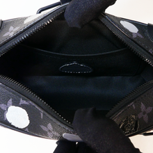Cargar imagen en el visor de la galería, SOFT TRUNK X YAYOI KUSAMA
