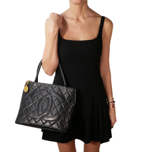 Cargar imagen en el visor de la galería, MEDALLION TOTE

