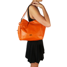 Cargar imagen en el visor de la galería, CANTERBURY TOTE
