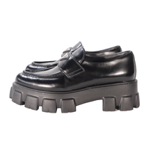 Cargar imagen en el visor de la galería, MONOLITH LOAFERS
