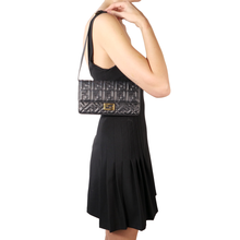 Cargar imagen en el visor de la galería, BAGUETTE WALLET ON CHAIN
