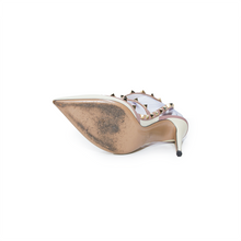 Cargar imagen en el visor de la galería, ROCKSTUD HEELS
